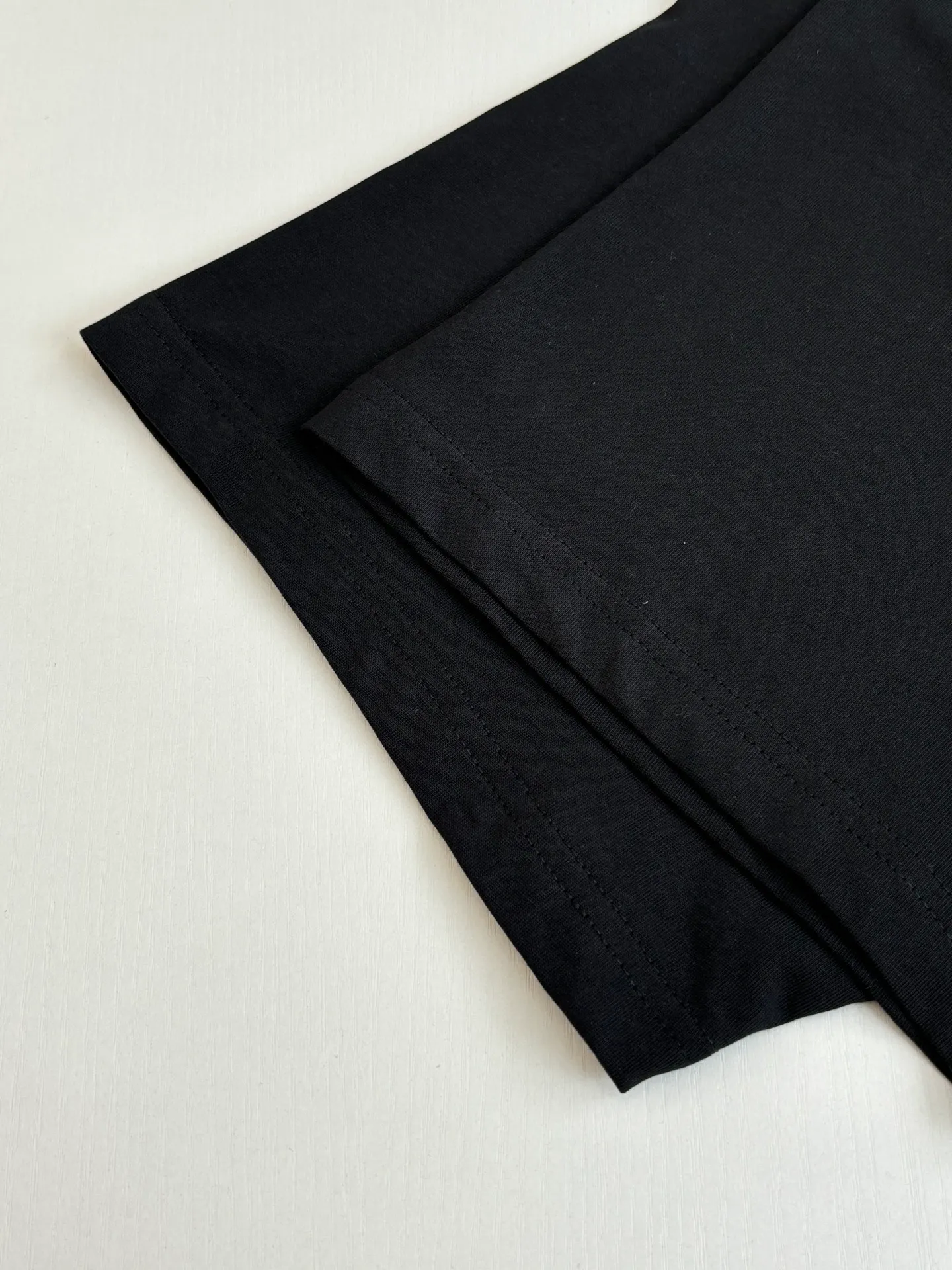 Balenciag*/ 26 Fall Series T Classic Oversized Black White T ， Karl Lagerfeld ， BALENCIAGA ， 、Series ， “ ”。 + ， ， Retro 。 Size：XS/S/M/L